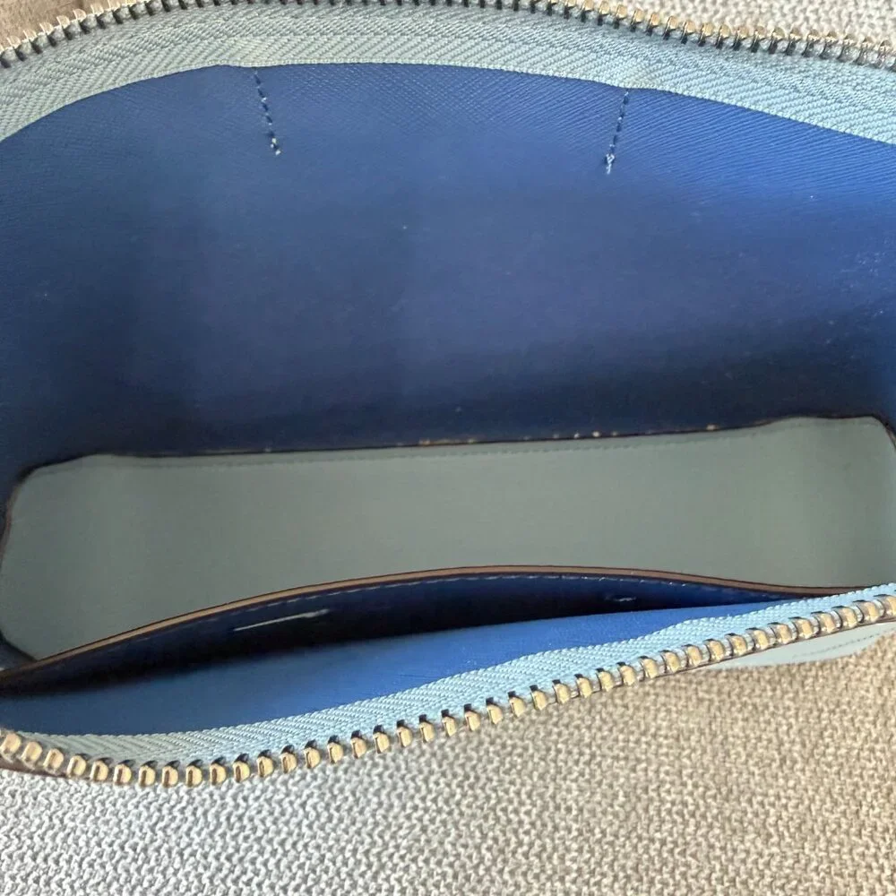 👜✨ DKNY New York Pebbled Leather Crossbody – Light Blue ✨👜 - Picture 7 of 11